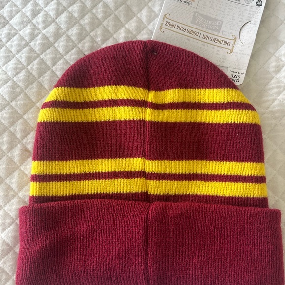 Harry Potter Gryffindor Crest Beanie Maroon Yellow Striped OSFM - Picture 2 of 8